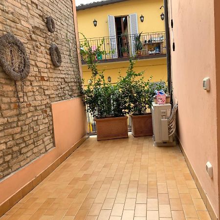 Elegante Appartamento In Centro A Cesena Ngoại thất bức ảnh