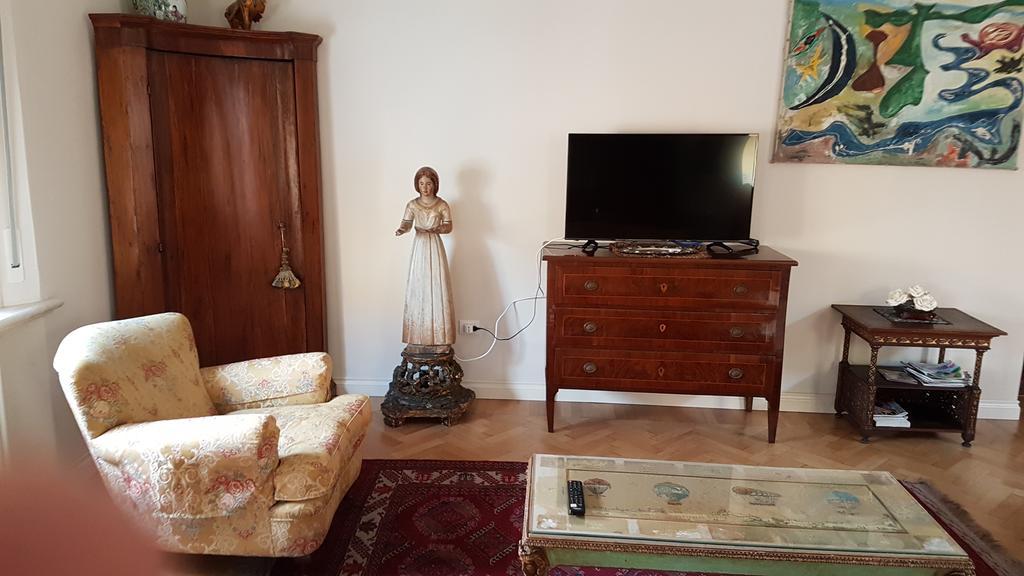 Elegante Appartamento In Centro A Cesena Ngoại thất bức ảnh