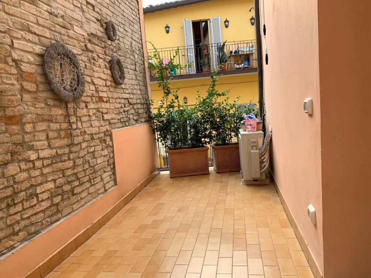 Elegante Appartamento In Centro A Cesena Ngoại thất bức ảnh
